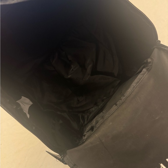 BRAND NEW Rip Curl Black and Blue Men's cooler Backpack - Picture 7 of 11